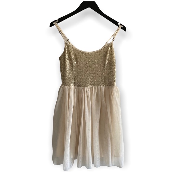 Dresses & Skirts - Abercrombie & Fitch Sequin & Tulle Dress
